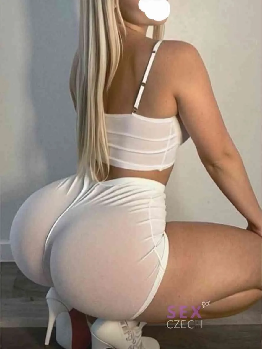 Sexy blondýnka Lena