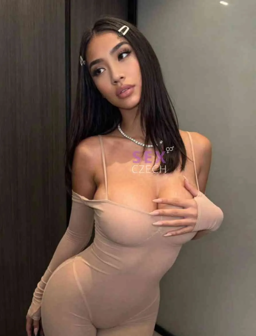 Sexy Asiatka Rosie