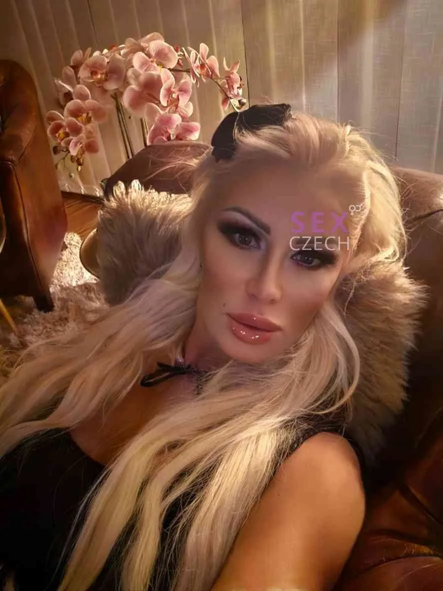 Paris Wilton Tantra